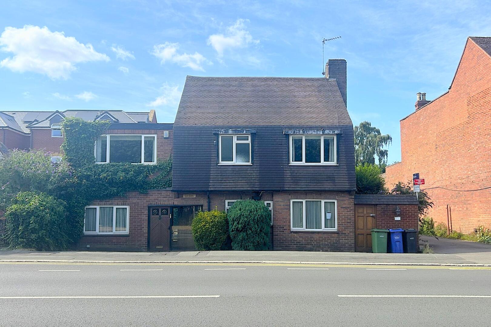 3 bed property in Greenfield Avenue, Stourbridge